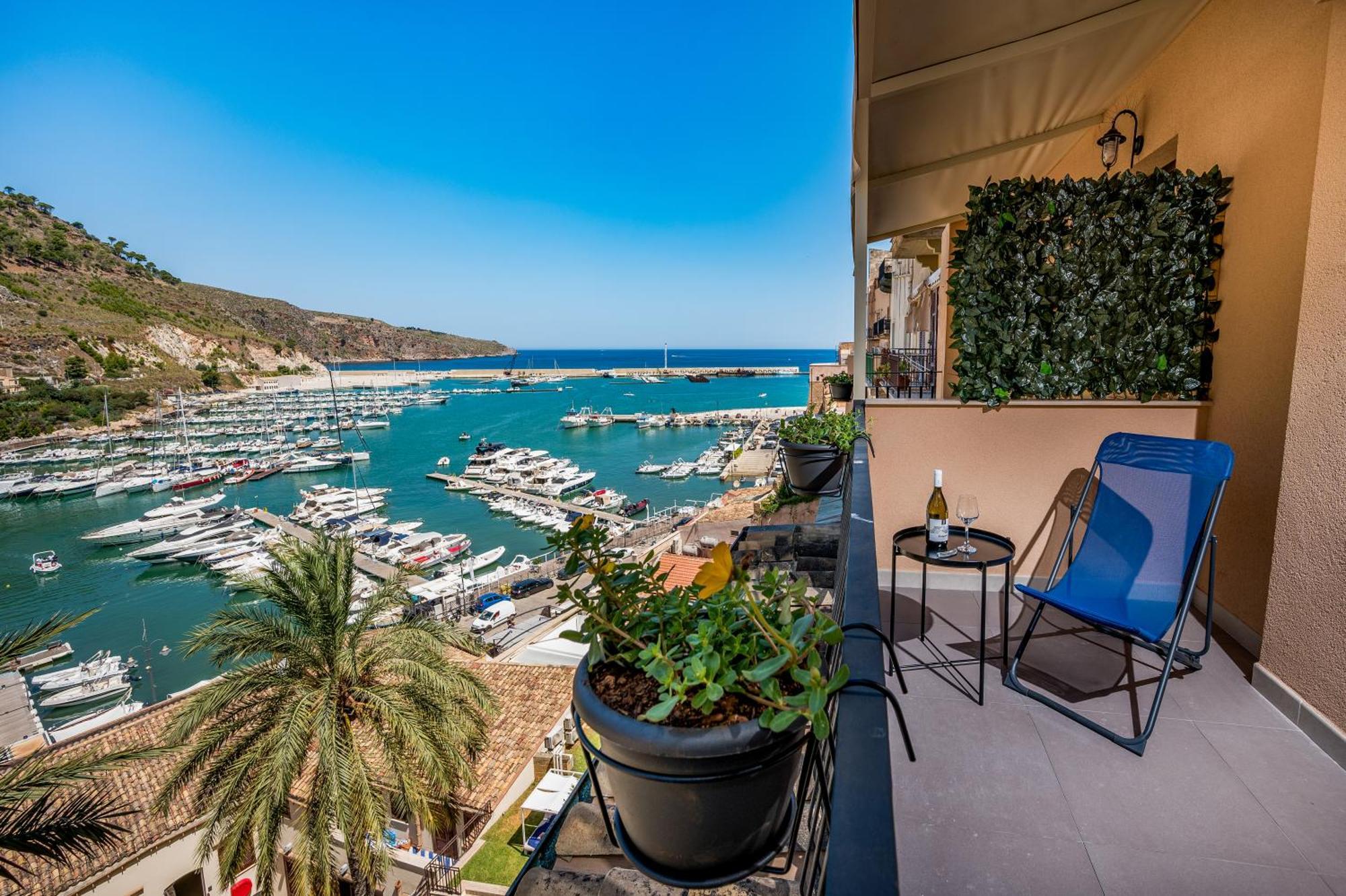Suite Altamarea "Sea View Studios" Castellammare del Golfo Eksteriør billede