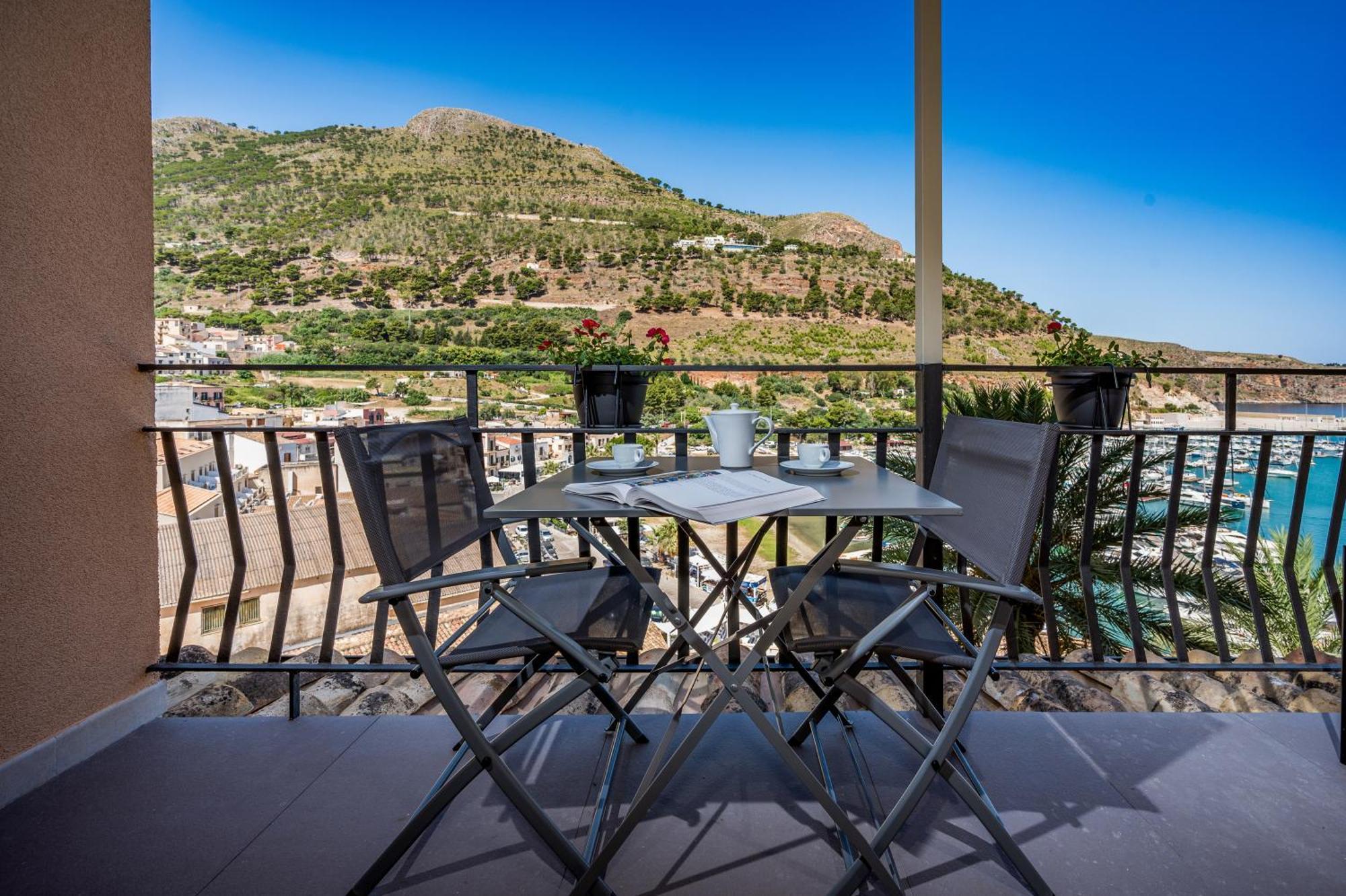 Suite Altamarea "Sea View Studios" Castellammare del Golfo Eksteriør billede